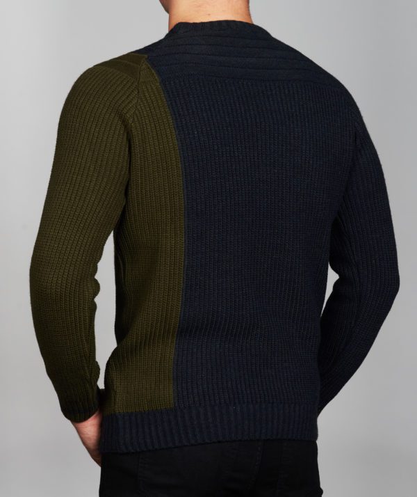 Vyriškas mėlynos spalvos megztinis apvaliu kaklu