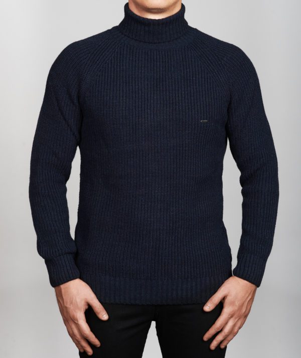 Vyriškas mėlynos spalvos megztinis aukštu kaklu